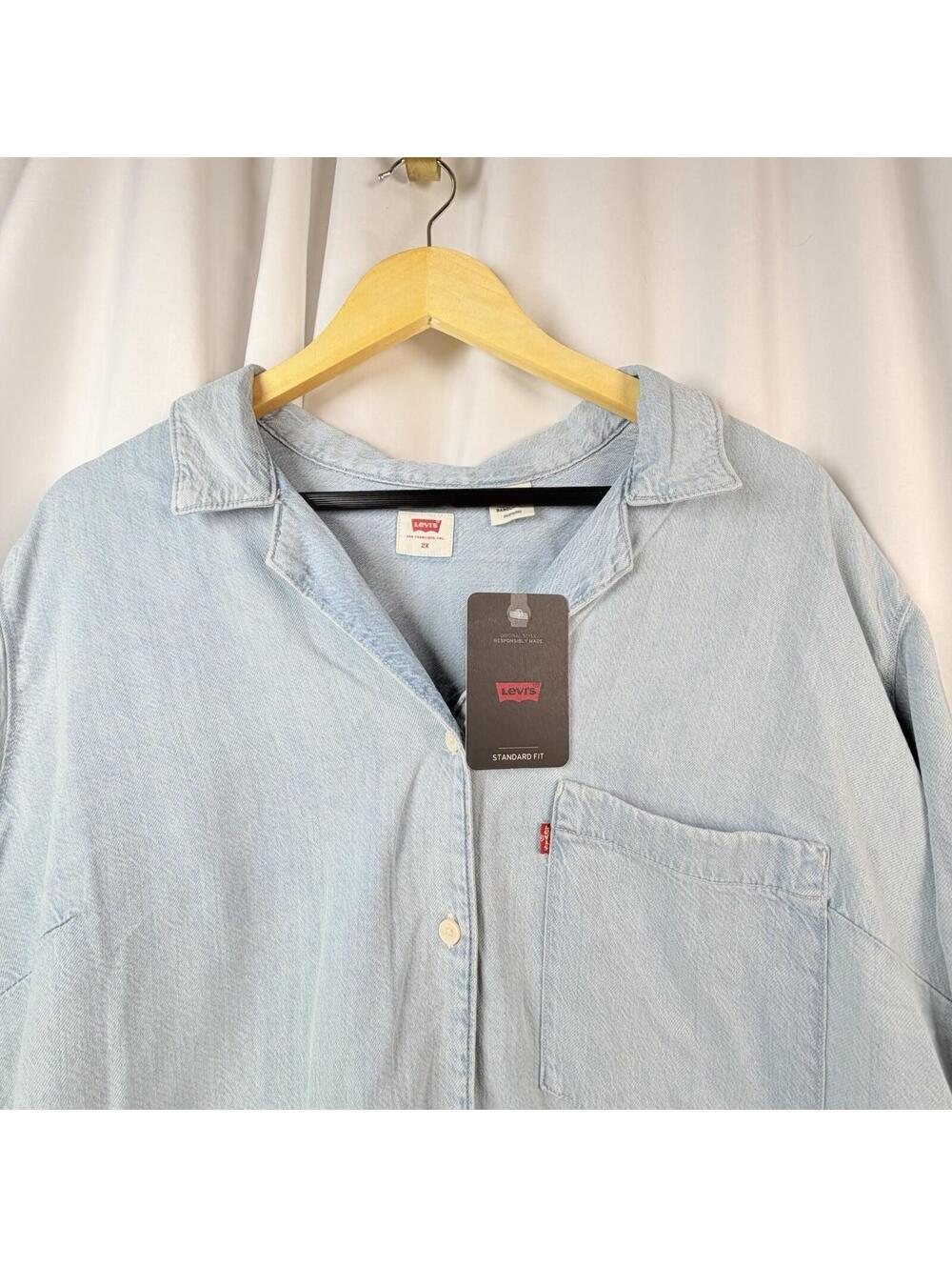 Levi's Women Short Sleeve Soft Demin Button Down 2X Standard Fit Light Wash NWT - Picture 6 of 9